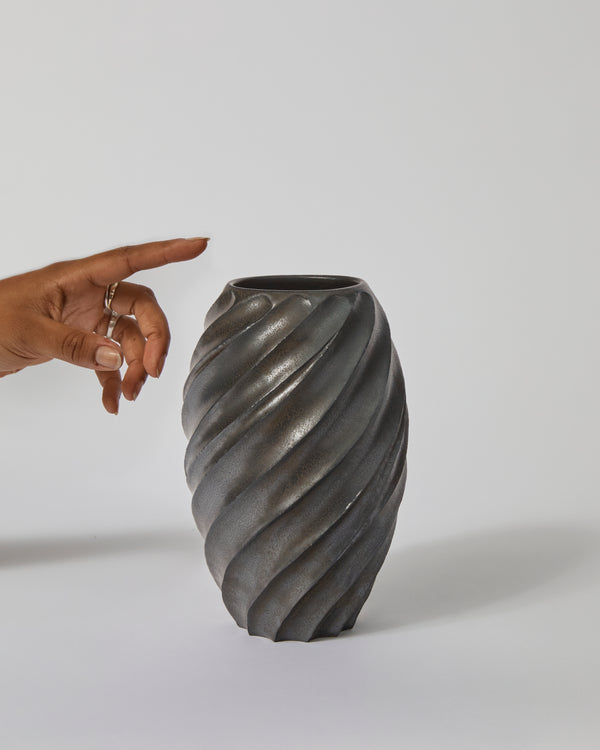 Terunobu Hirata — Twist Faceted Vase in Black
