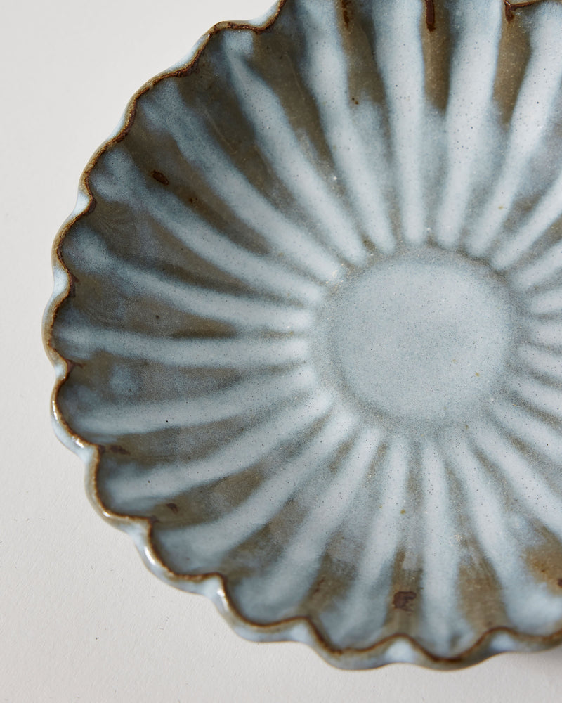 Terunobu Hirata — 'Chrysanthemum' Plate in Straw White