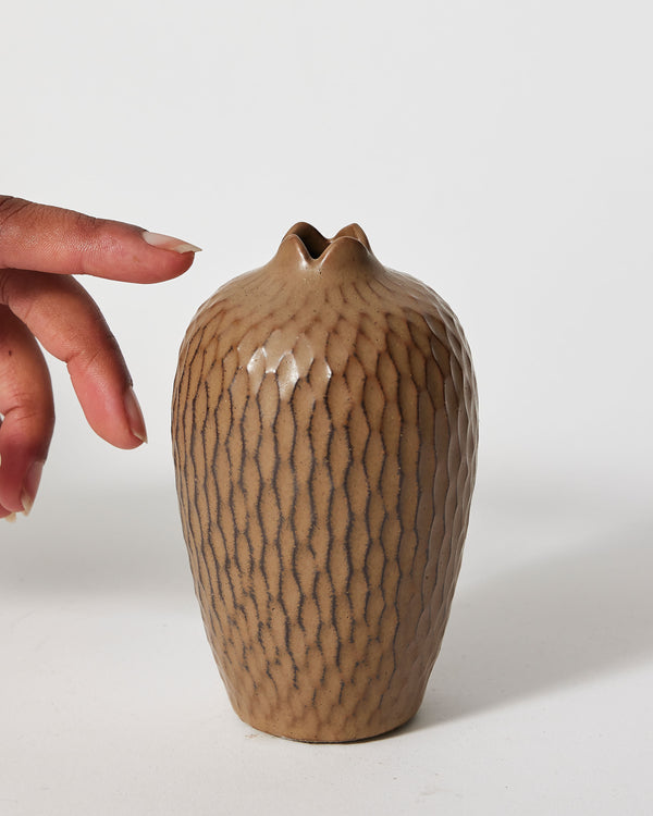 Asahi So —  Medium Carved Pod Vase in Nutmeg