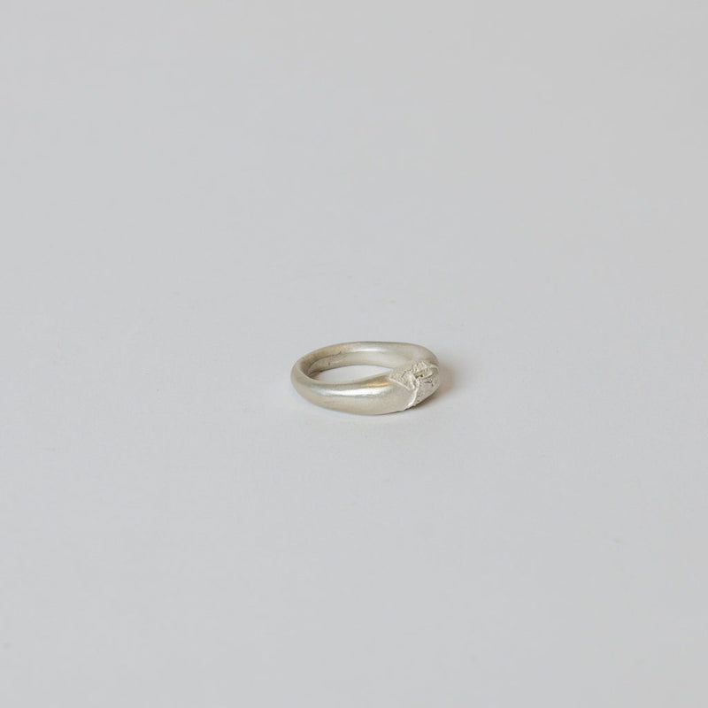 ZIPEI — 'Lamp (Patina) Ring' in Sterling Silver