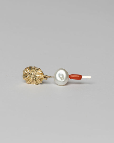 Juan Castro —' 'Relicario II' Earrings in 9ct Gold with Pearl and