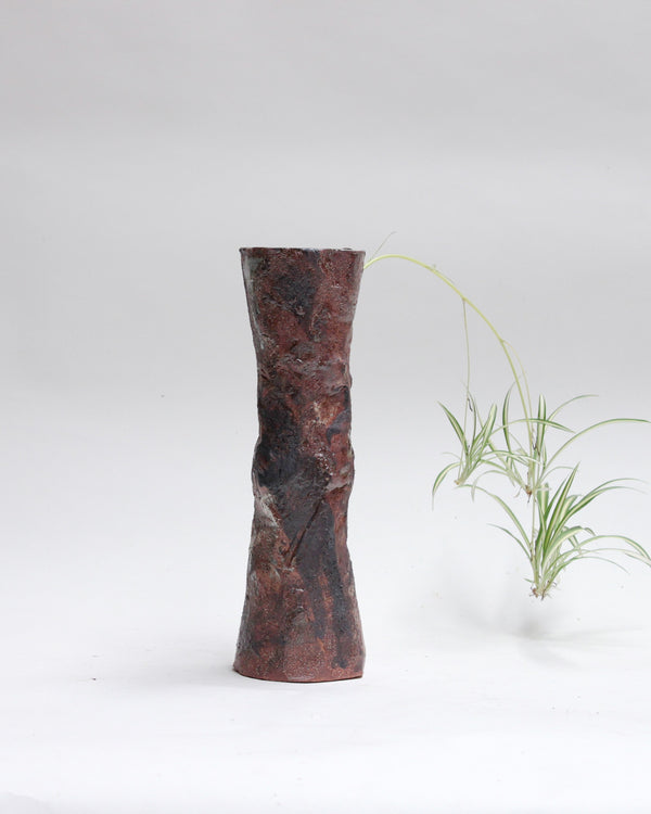 Rachelle Austen – 'Forma Naturalis Vas Triangulas, Herba Silva' Vase