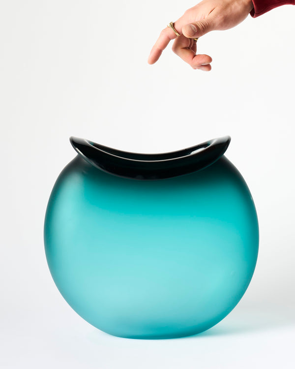 Ruth Allen — 'Luscious Lip' Vase in Emerald