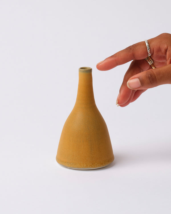 Elizabeth Masters – Small 'Single Stem Vase' in Apricot