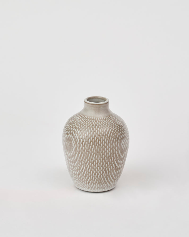 Asahi So —  Medium Carved Bud Vase in Misty White II