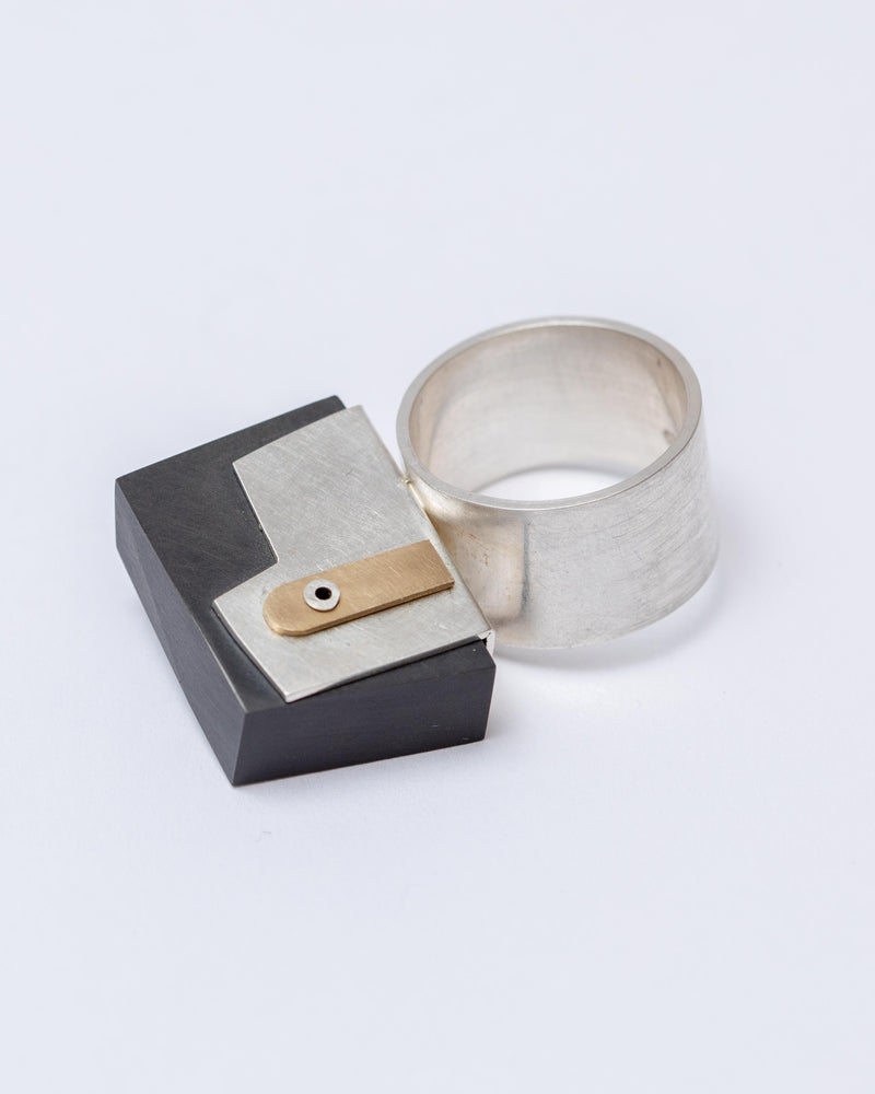 Anke Kindle – 'Schwarz' Ring, 2023