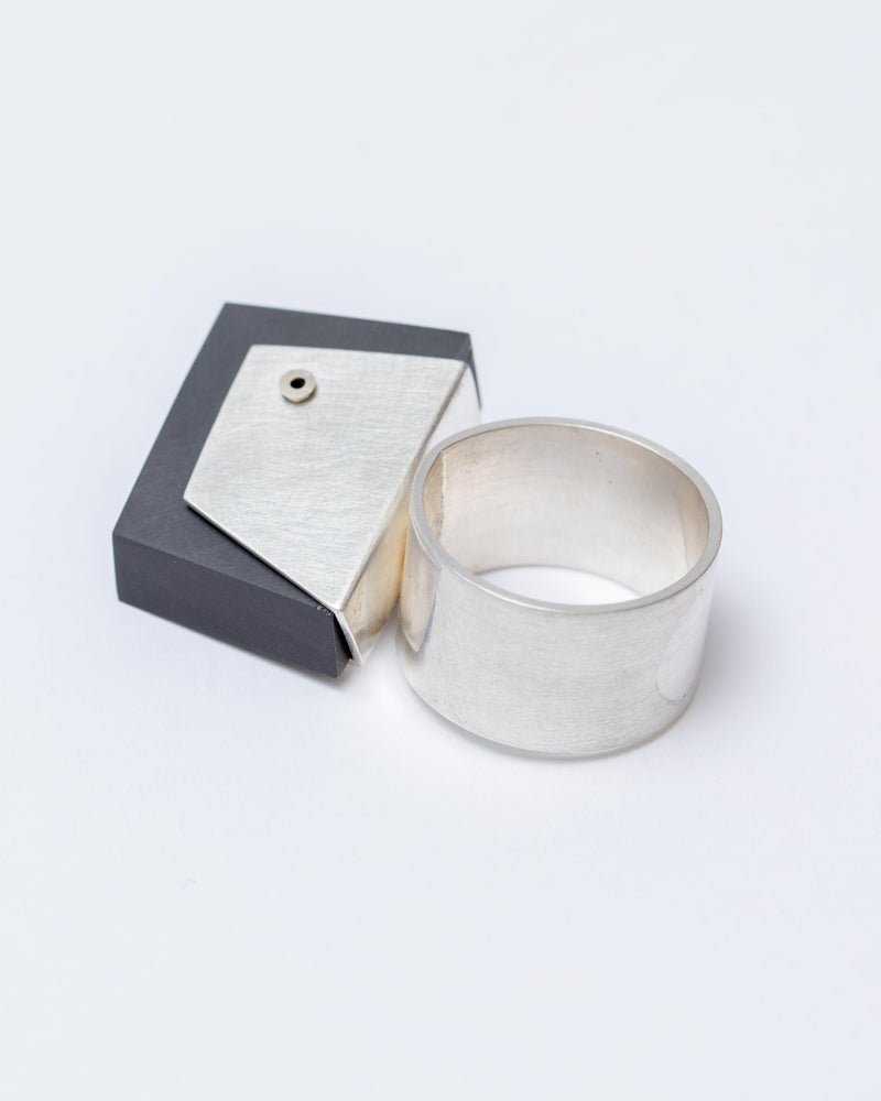 Anke Kindle – 'Schwarz' Ring, 2023
