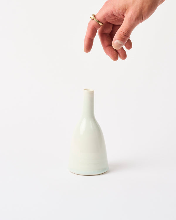 Elizabeth Masters – Single Stem Vessel in 'Morning Sky'