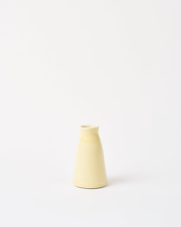 Elizabeth Masters – Pourer in 'Wattle Yellow'
