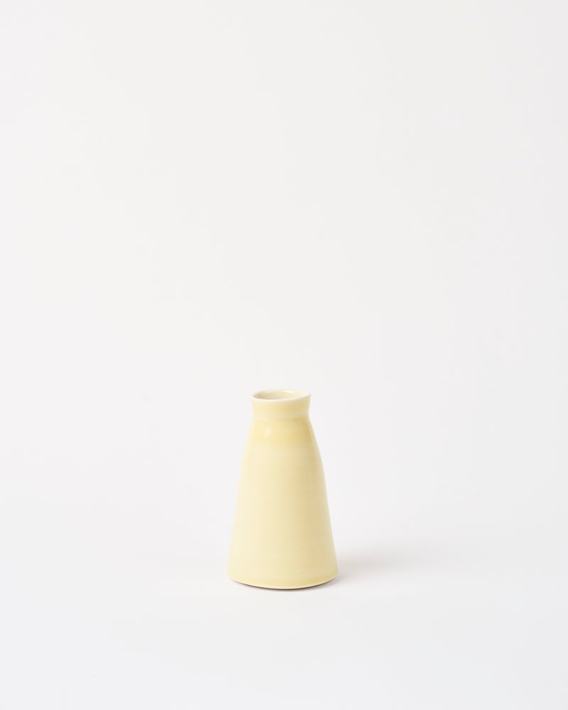 Elizabeth Masters – Pourer in 'Wattle Yellow'