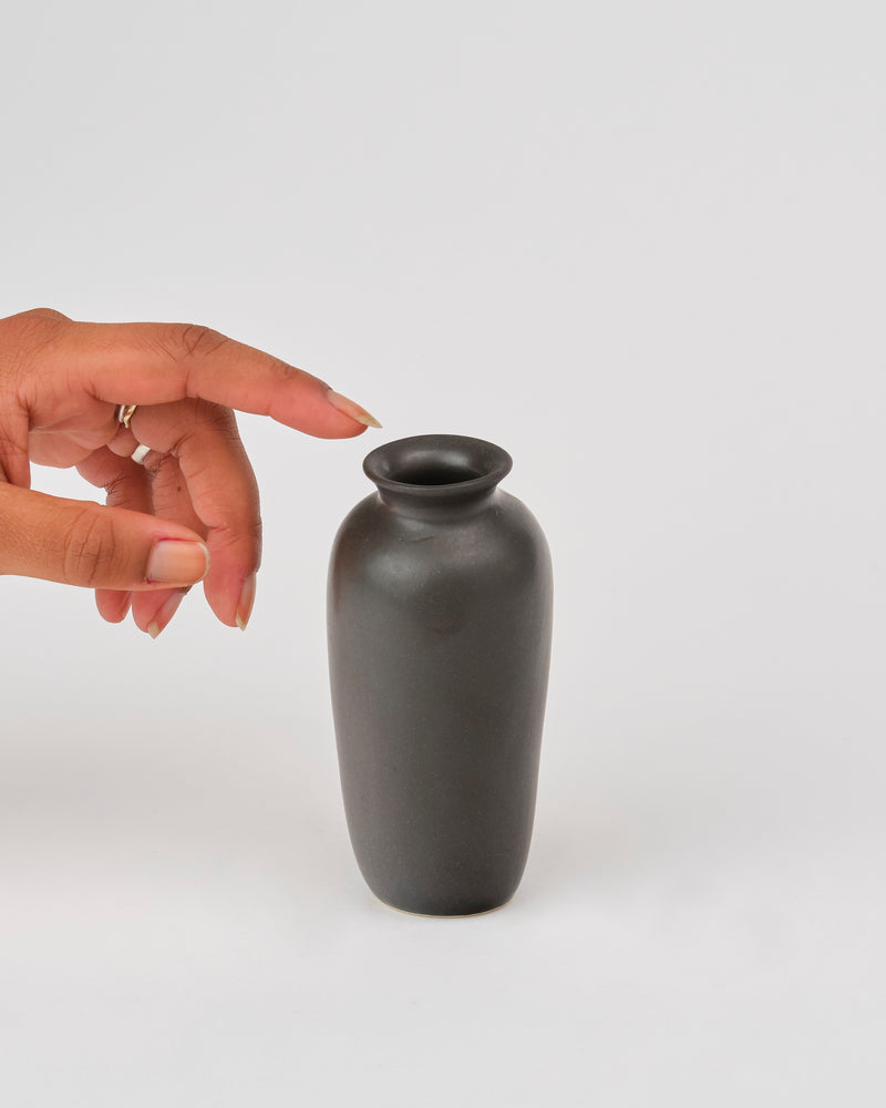 Vanessa Lucas — Small 'Nerita' Vase, in Black