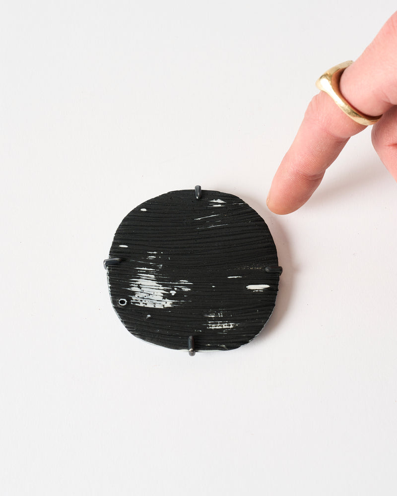 Leslie Matthews – 'Gestures #1', Brooch, 2022