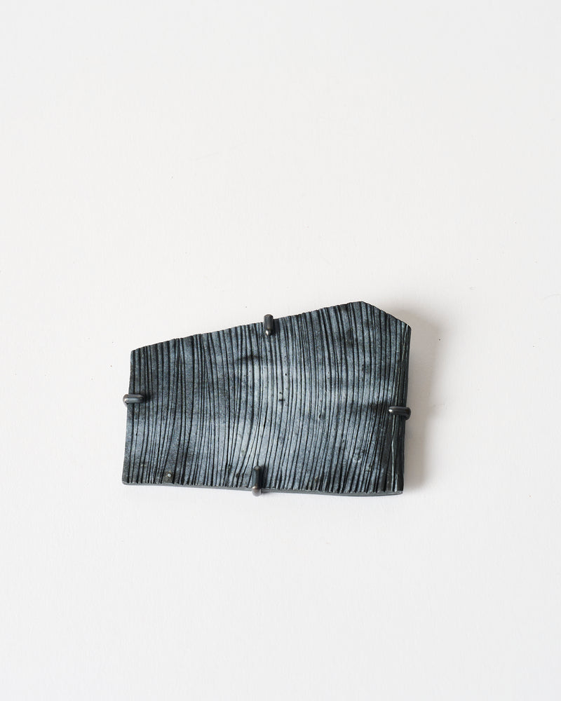 Leslie Matthews – 'Gestures #5', Brooch, 2022