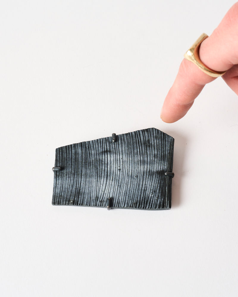Leslie Matthews – 'Gestures #5', Brooch, 2022