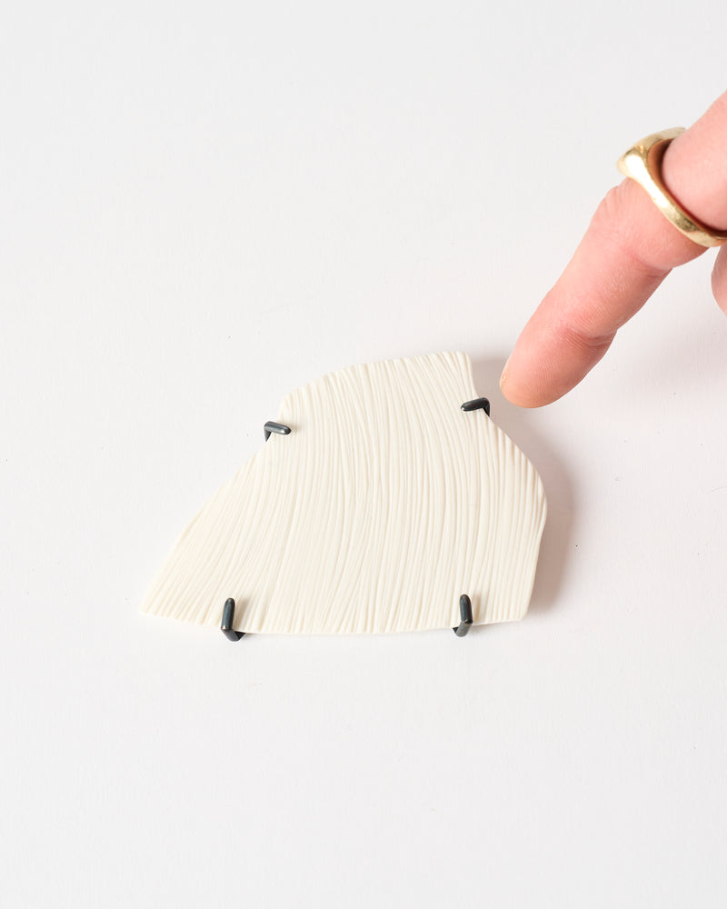Leslie Matthews – 'Gestures #2', Brooch, 2022