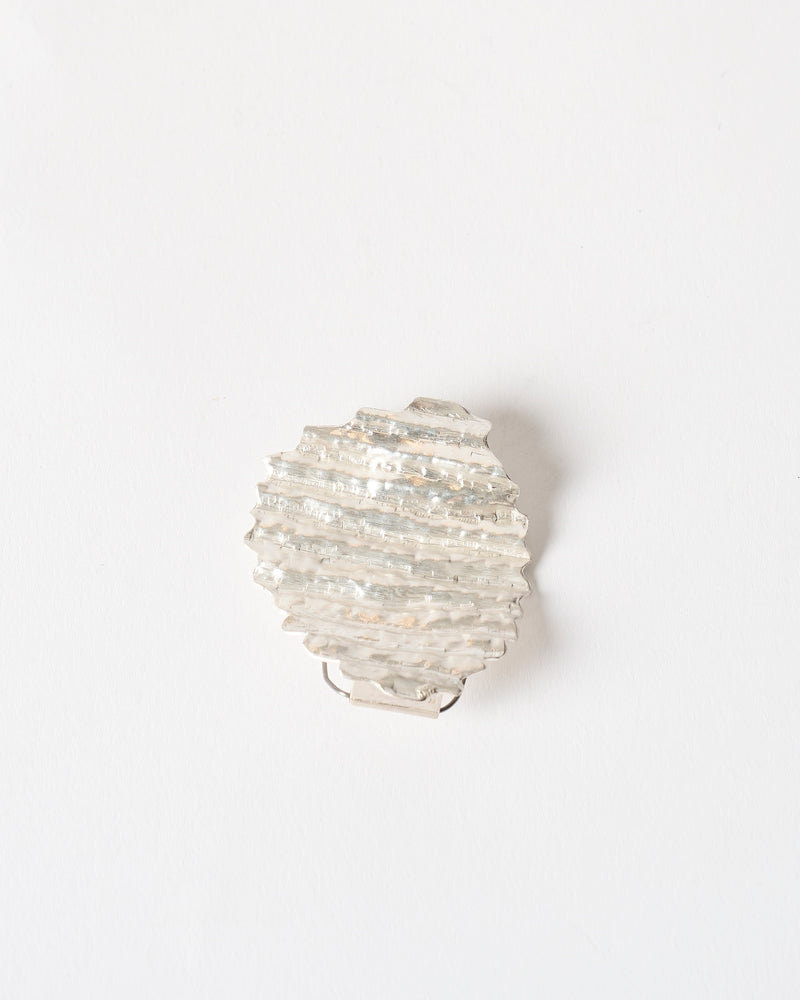 Emily O'Brien – 'Chip on the Shoulder', Large Brooch in Silver
