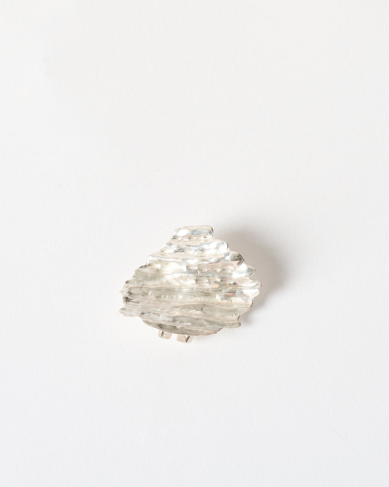 Emily O'Brien – 'Chip on the Shoulder', Large Brooch in Silver