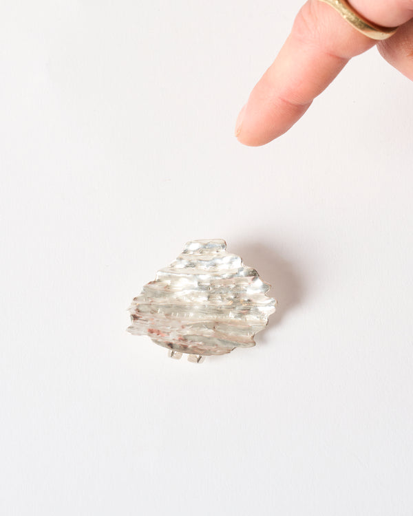 Emily O'Brien – 'Chip on the Shoulder', Large Brooch in Silver