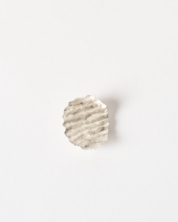 Emily O'Brien – 'Chip on the Shoulder', Medium Brooch in Silver