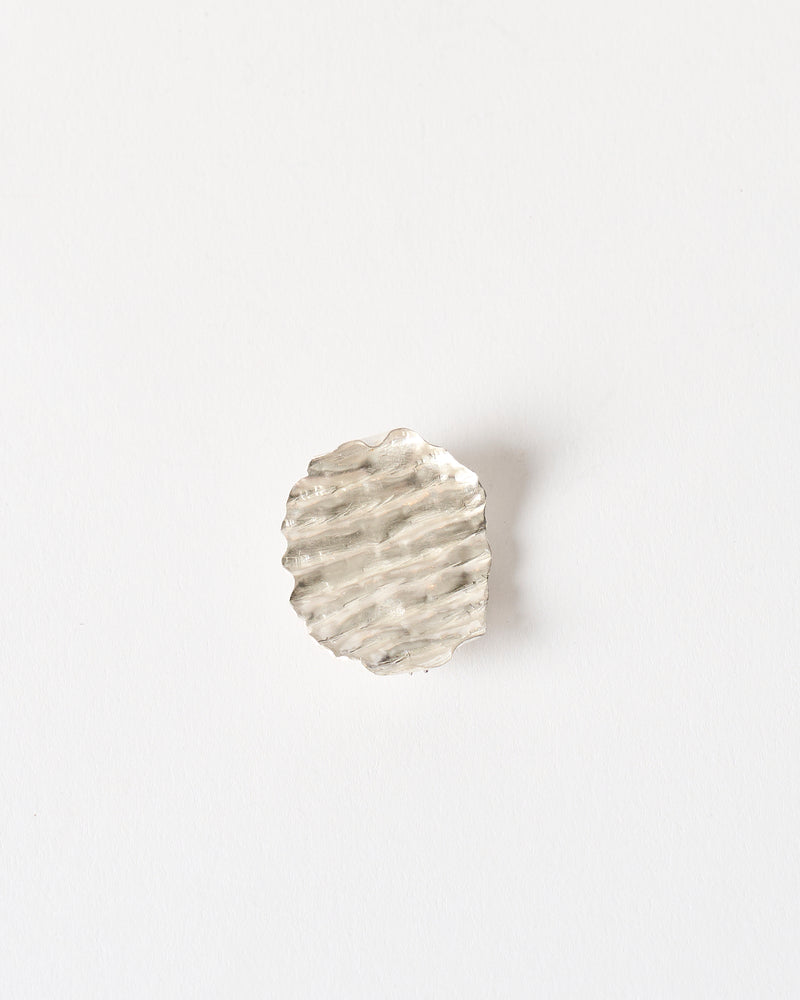 Emily O'Brien – 'Chip on the Shoulder', Medium Brooch in Silver