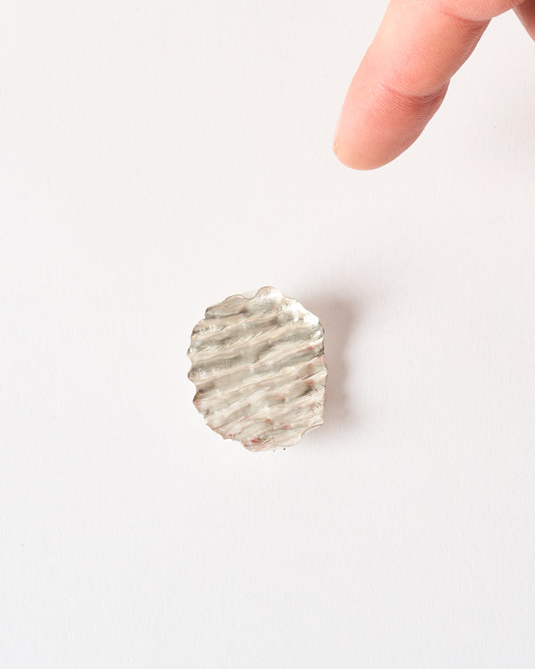 Emily O'Brien – 'Chip on the Shoulder', Medium Brooch in Silver
