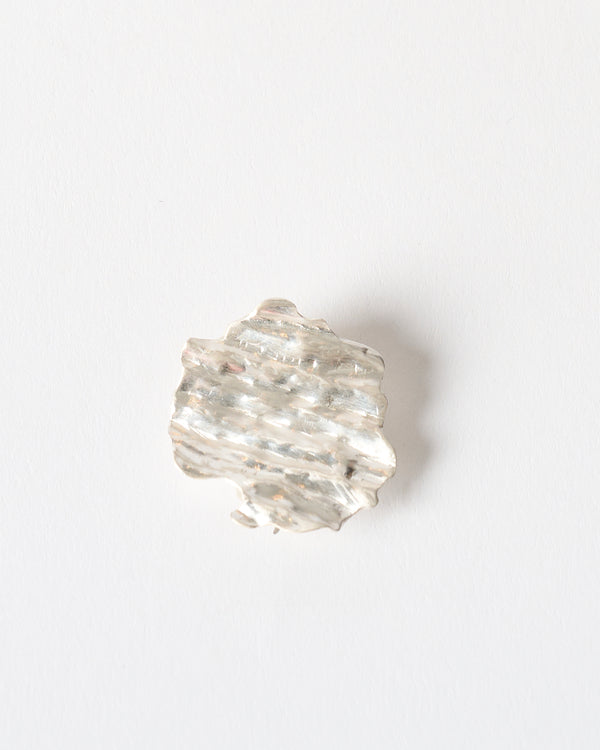 Emily O'Brien – 'Chip on the Shoulder', Medium Brooch in Silver