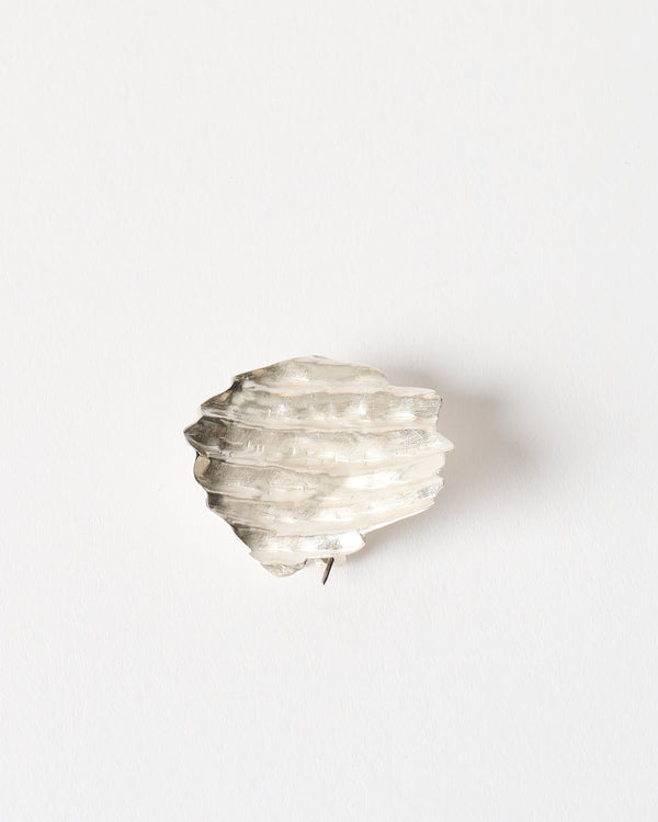 Emily O'Brien – 'Chip on the Shoulder', Medium Brooch in Silver