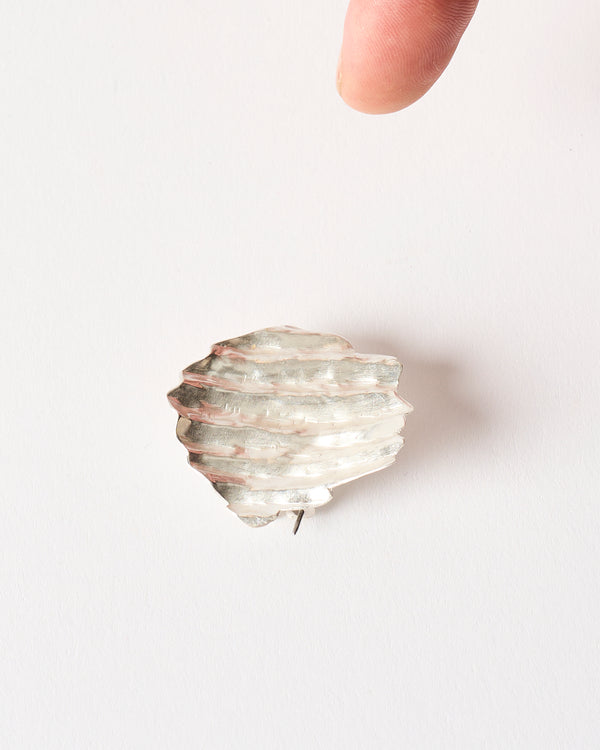 Emily O'Brien – 'Chip on the Shoulder', Medium Brooch in Silver