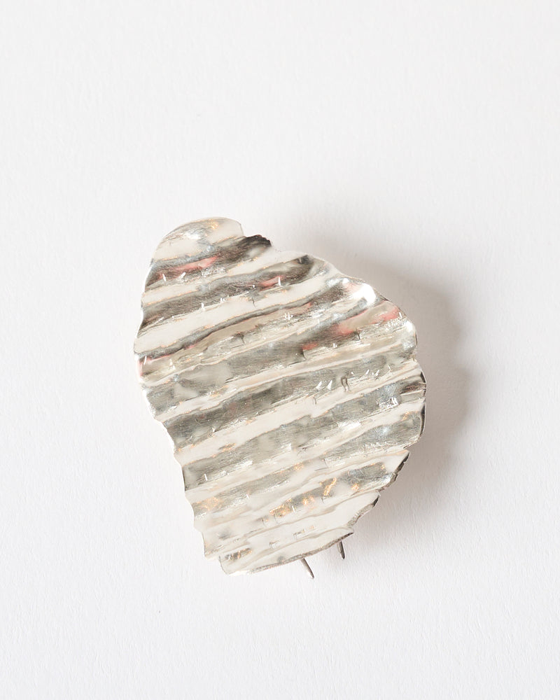 Emily O'Brien – 'Chip on the Shoulder', Medium Brooch in Silver
