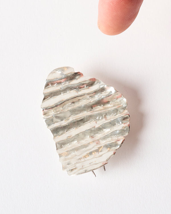Emily O'Brien – 'Chip on the Shoulder', Medium Brooch in Silver