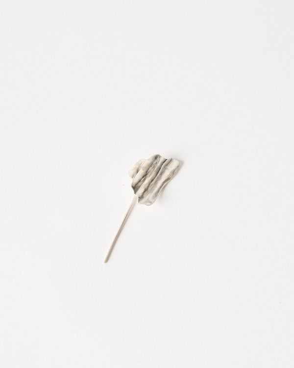 Emily O'Brien – 'Chip on the Shoulder', Small Pin in Silver