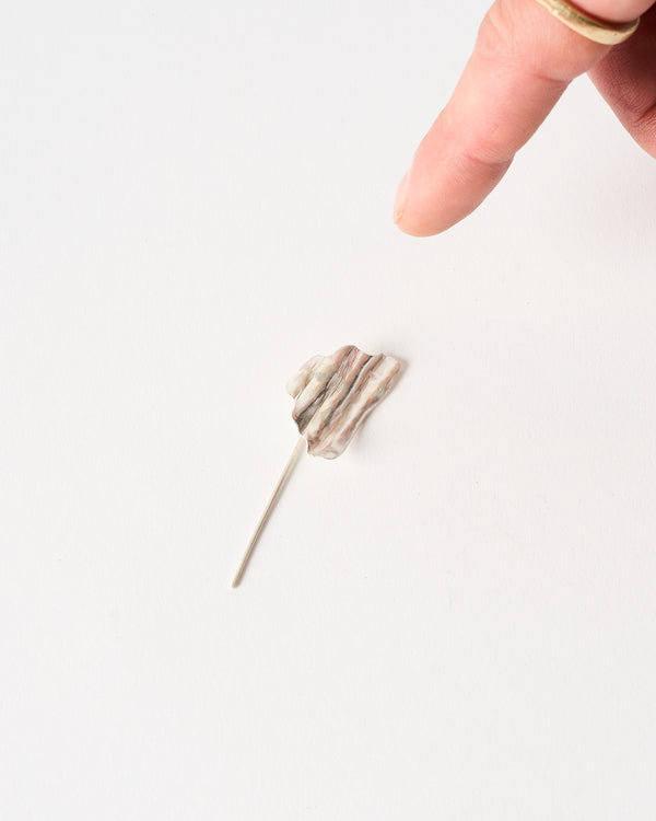 Emily O'Brien – 'Chip on the Shoulder', Small Pin in Silver
