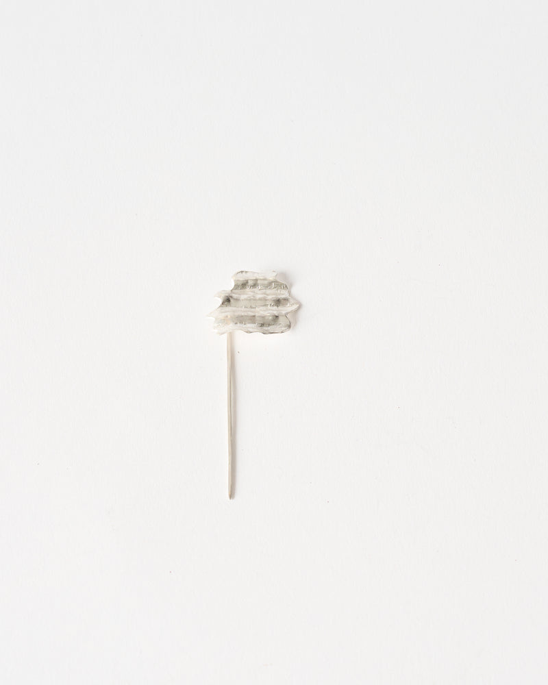 Emily O'Brien – 'Chip on the Shoulder', Small Pin in Silver