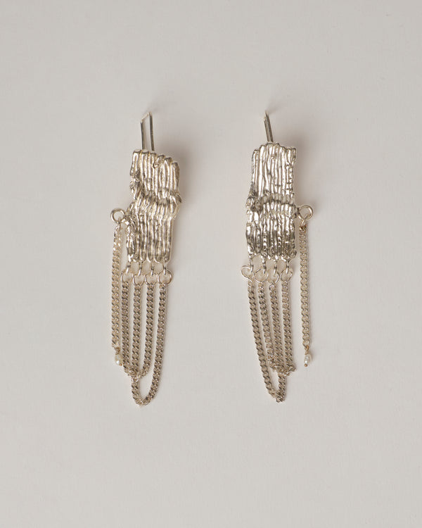 Sophie Quinn  — 'Single Pearl Loose End' Earrings in Sterling Silver with a Freshwater Pearl