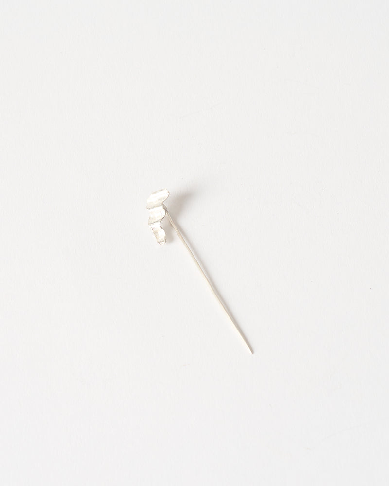 Emily O'Brien – 'Chip on the Shoulder', Small Pin in Silver