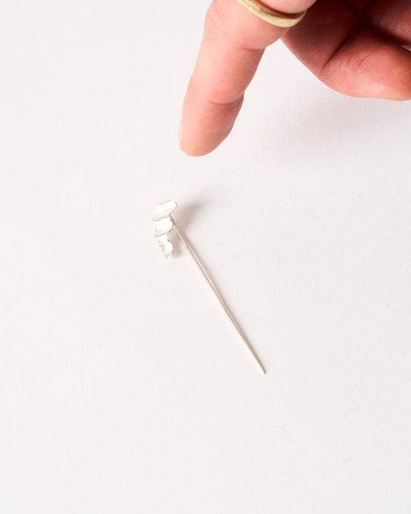 Emily O'Brien – 'Chip on the Shoulder', Small Pin in Silver
