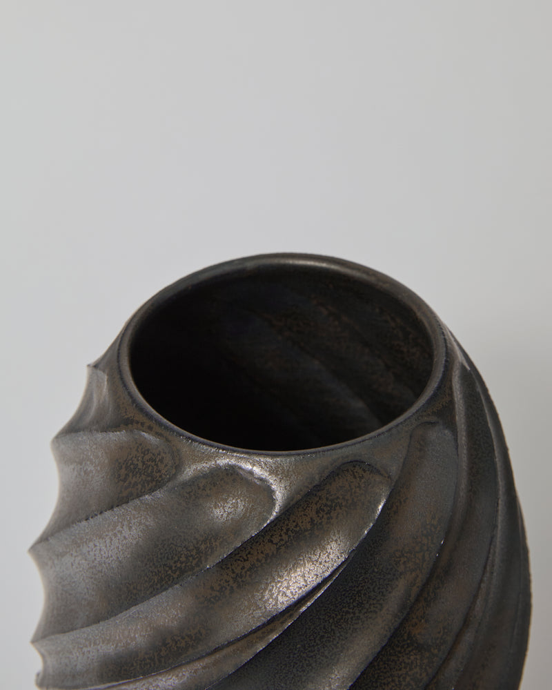 Terunobu Hirata — Twist Faceted Vase in Black