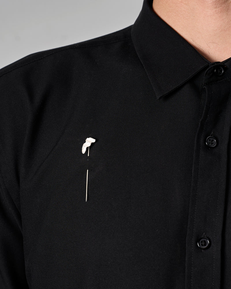 Emily O'Brien – 'Chip on the Shoulder', Small Pin in Silver