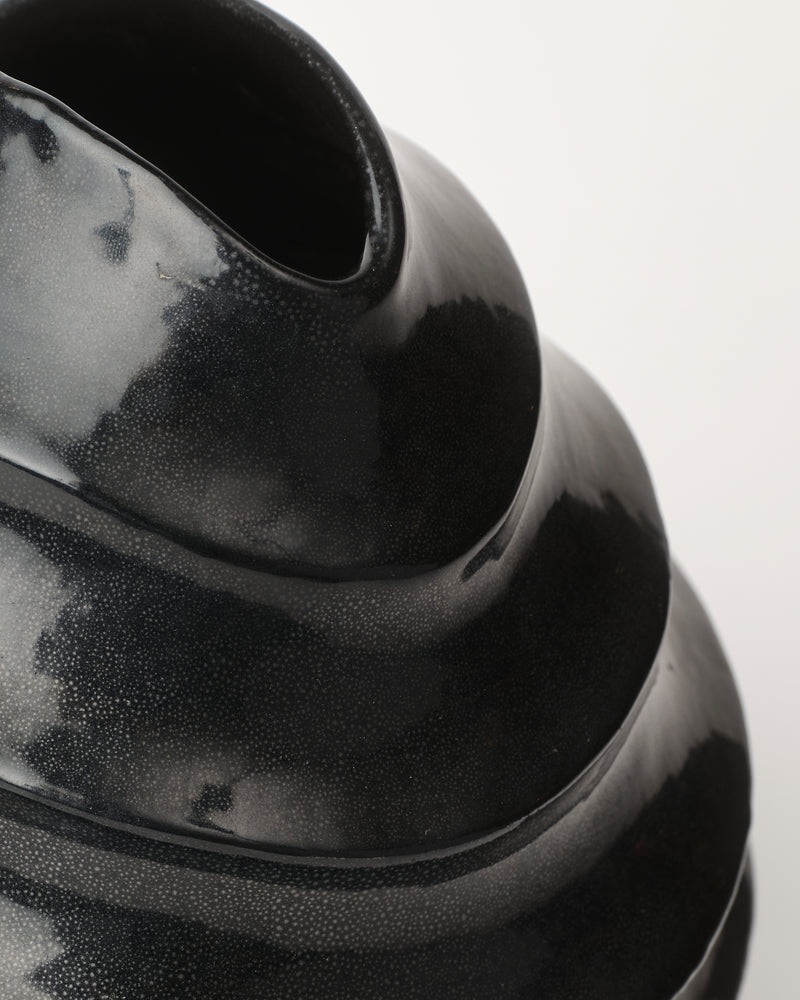 Terunobu Hirata — Wave Vase in Oil Spot Black