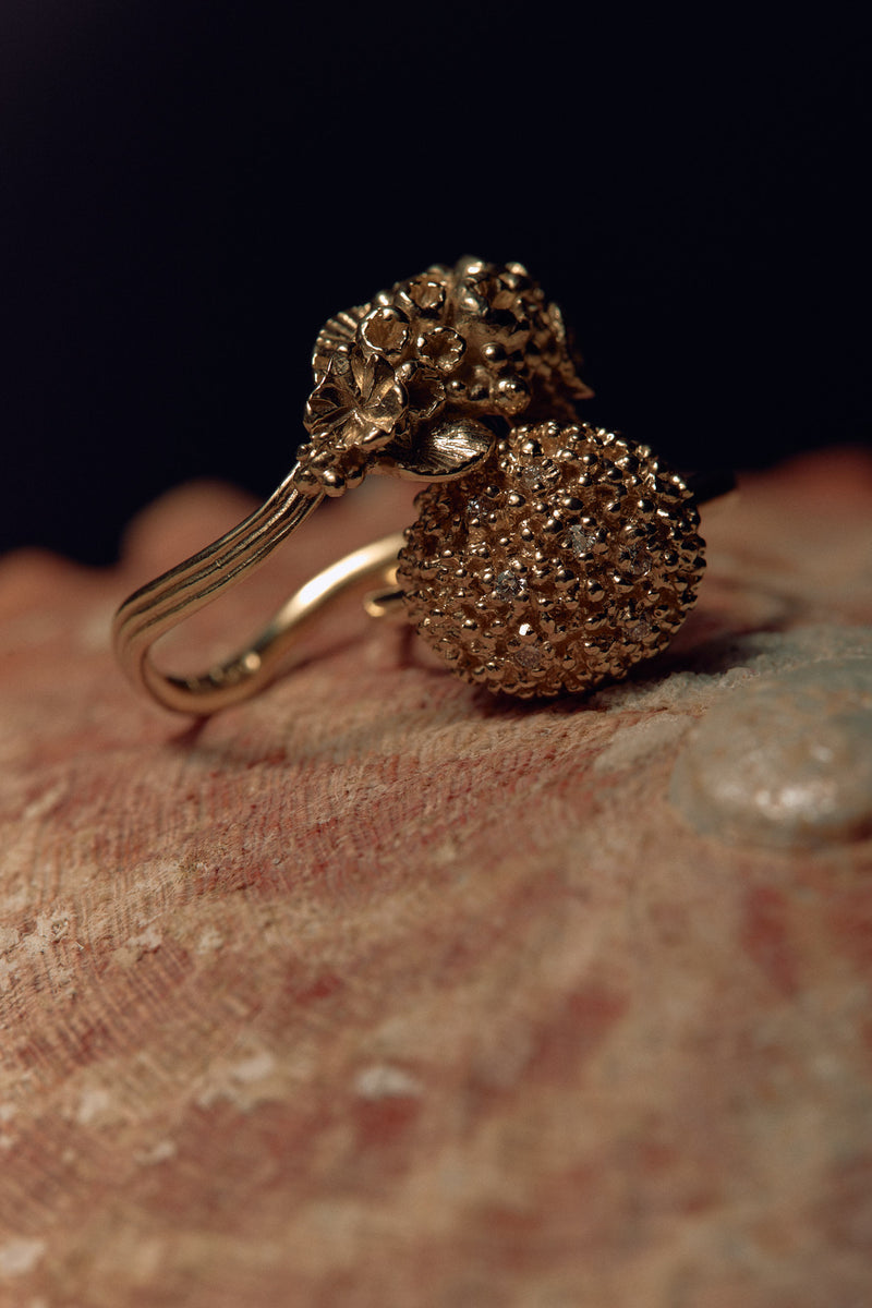 Abby Seymour — 'Arena' Ring in 9kt Gold with Diamonds