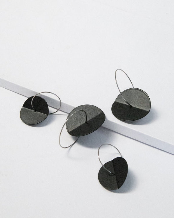 Ferro Forma —  Small Fold Earrings in Black Stainless Steel