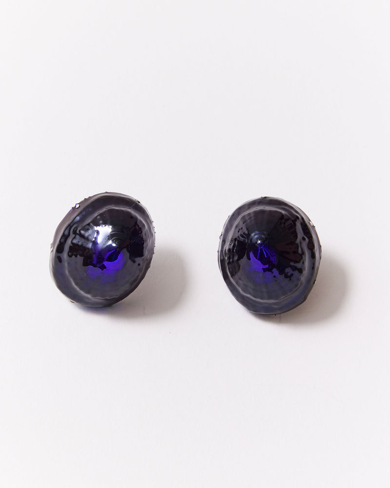 Katherine Hubble — 'Lustre Series' Small Shell Studs in Slick Black