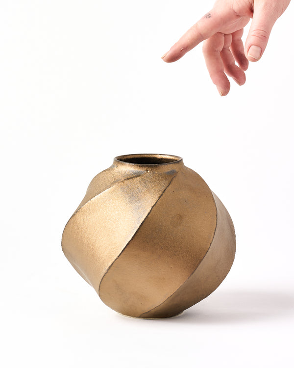 Terunobu Hirata —  Faceted Twist Moon Vase in Gold Lustre