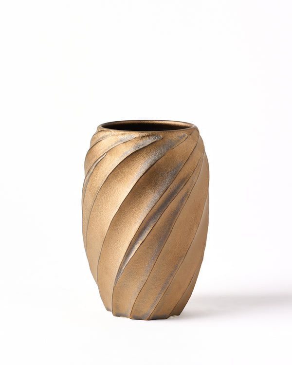 Terunobu Hirata —  Tall Faceted Twist Vase in Gold Lustre