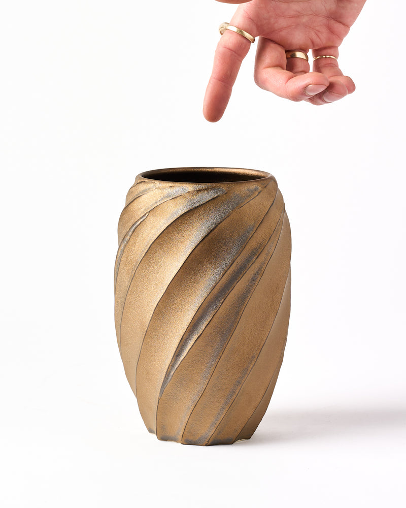 Terunobu Hirata —  Tall Faceted Twist Vase in Gold Lustre