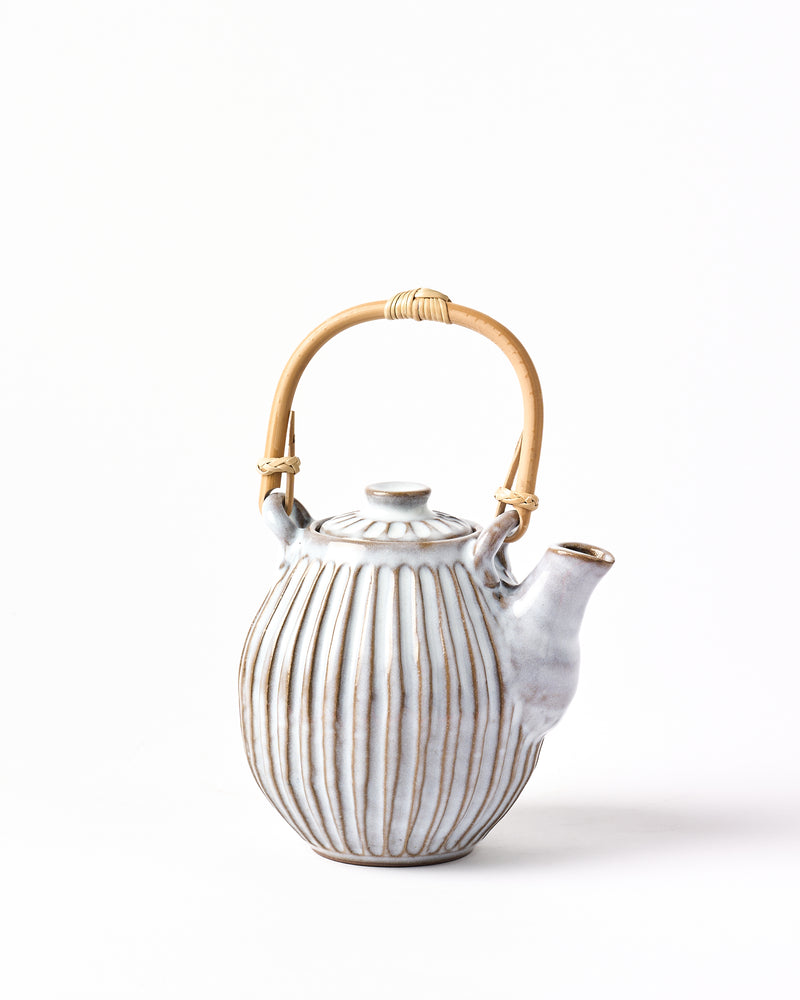 Terunobu Hirata — Fluted Teapot in Straw White