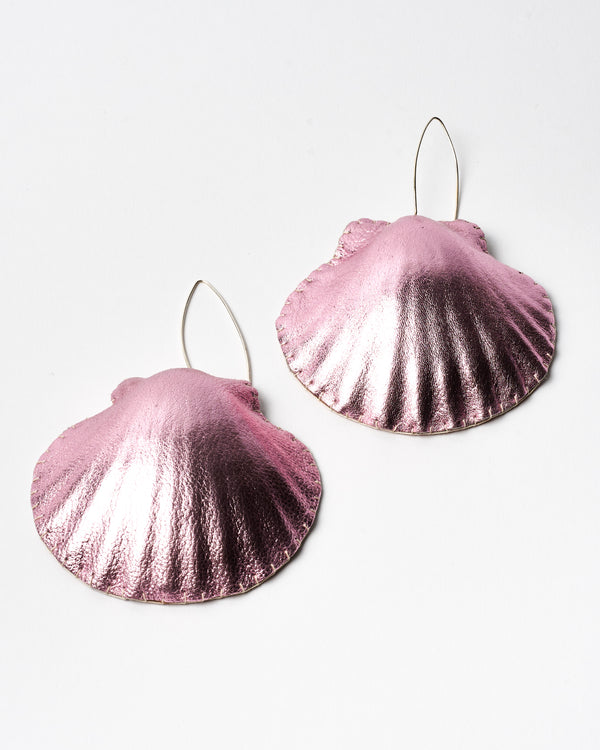 Gabbee Stolp — 'Soft Shell' Earrings in Pink King Scallop