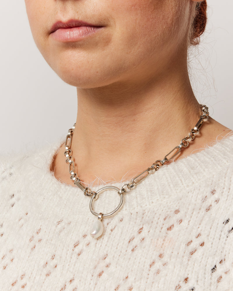 Sophie Quinn — 'Oh' Necklace in Sterling Silver with Freshwater Pearls