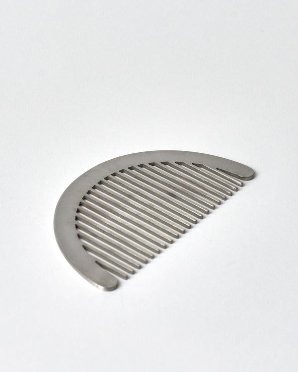 Anna Varendorff  — Half-moon Comb, 2025