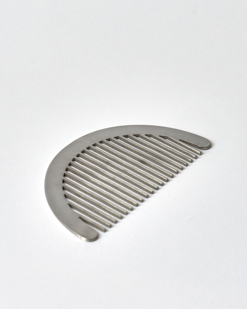 Anna Varendorff  — Half-moon Comb, 2025